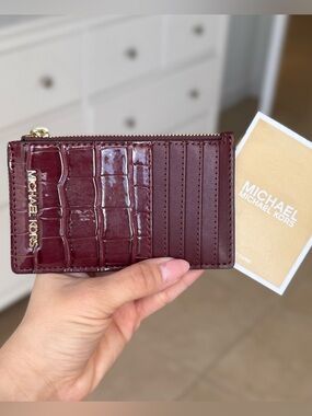 NWT RETAIL $228 Michael Kors Jet Set croc Travel Red Oxblood Card Holder